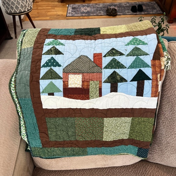 Handmade‎ Quilted Throw Blanket Winter Cabin Scene Green Red Christmas Theme